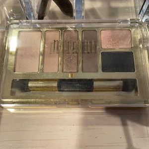 Milani eyeshadow set with brush applicator